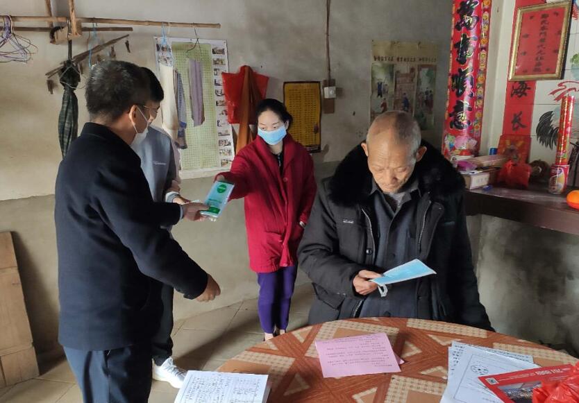郑世明：打好组合拳 战“疫”战“贫”双推进