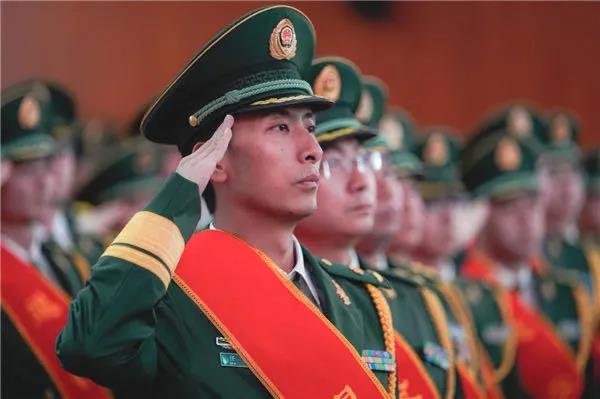 央广军事短评丨自主择业军转干部：戎装虽解，军魂犹在，岁月流逝，本色不改