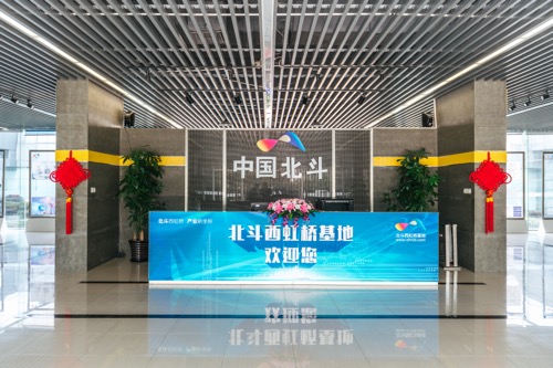 他是上海交大教授，也是退役军人，他创建了中国“北斗第一园”-