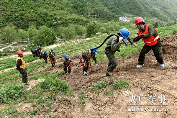 梁建明：驻村扶贫1200多天，镌刻在十八盘村的乡土深情