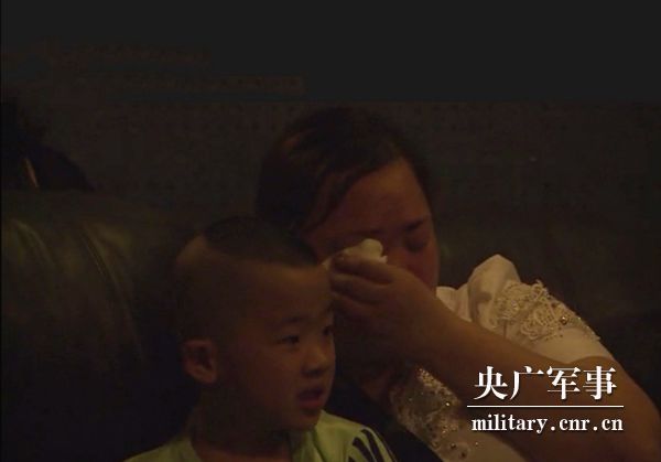 何苦：走进山城“棒棒军”，记录负重前行的力量