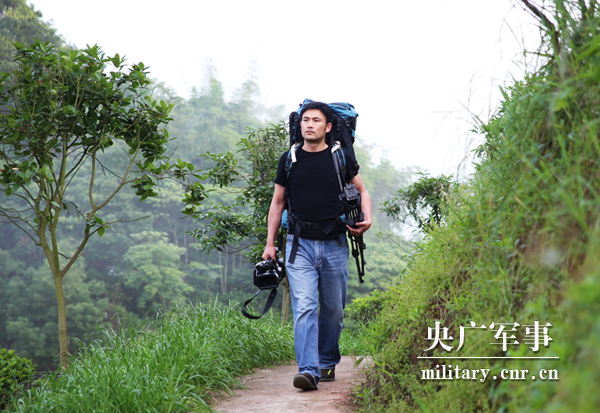 何苦：走进山城“棒棒军”，记录负重前行的力量