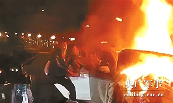 许诺：从火场英雄到社区书记，90后退伍兵的人生突击