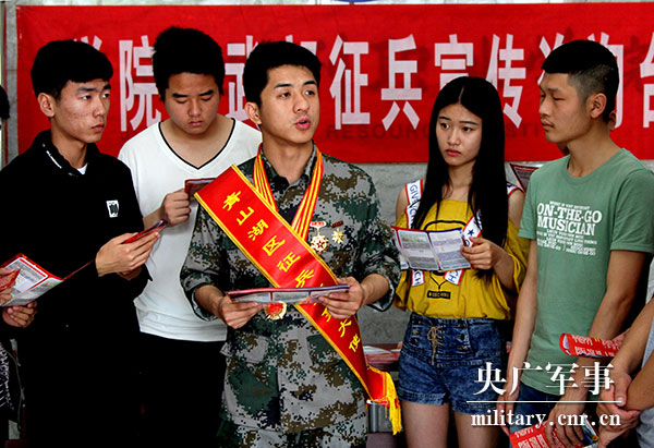 许诺：从火场英雄到社区书记，90后退伍兵的人生突击