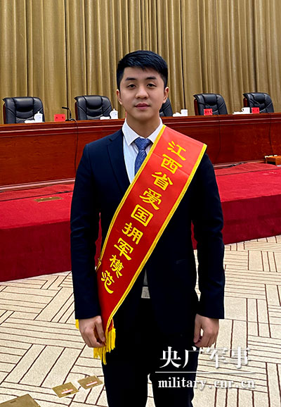 许诺：从火场英雄到社区书记，90后退伍兵的人生突击