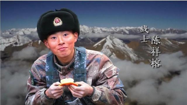 陈祥榕烈士的遗像前，多了很多他爱吃的橘子-