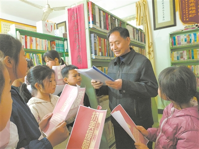 退役军人梁纶开立足乡村图书馆传播红色精神 农舍飘书香 家国入胸怀