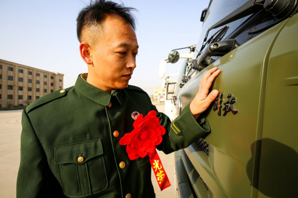 退伍老兵的最后坚守：卸下肩章 却没有卸下责任