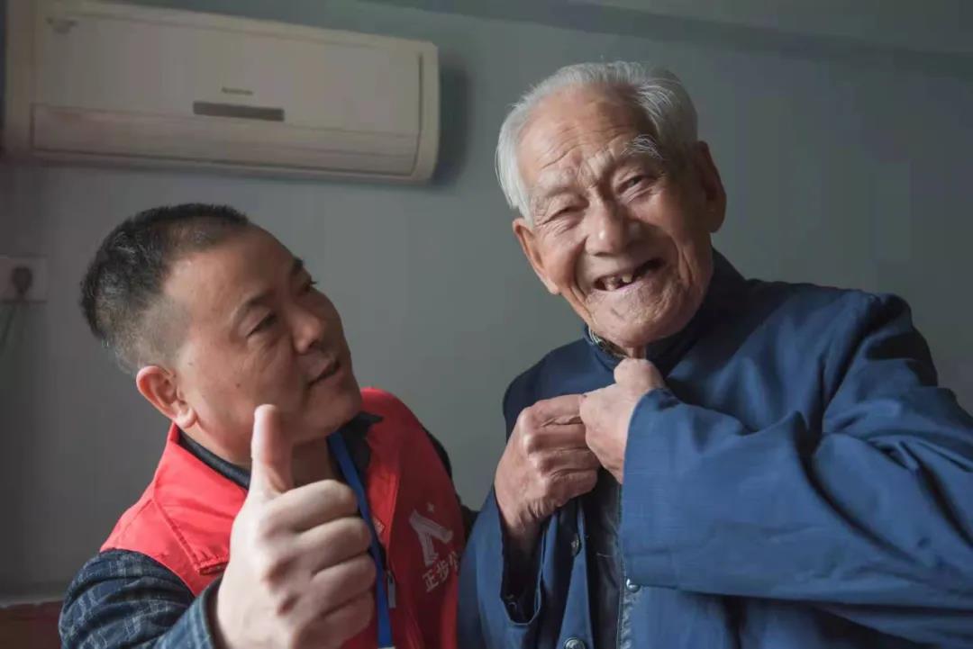 这张大“合影”，太珍贵了！