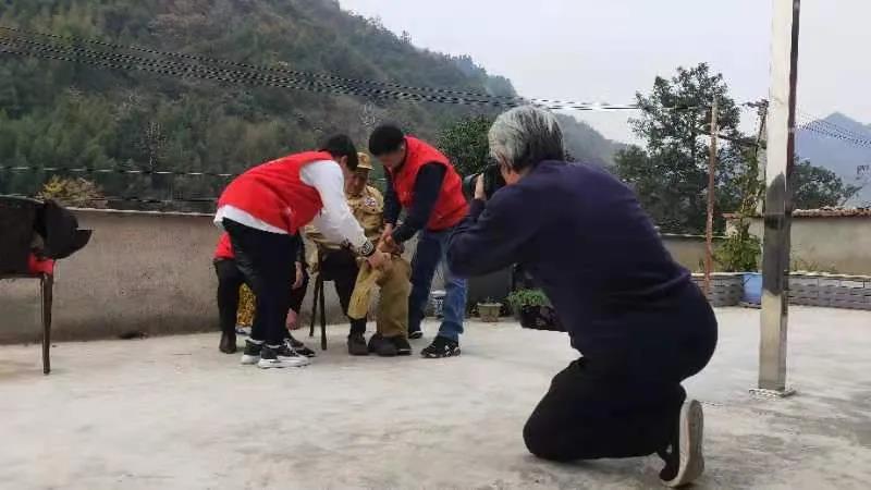这张大“合影”，太珍贵了！