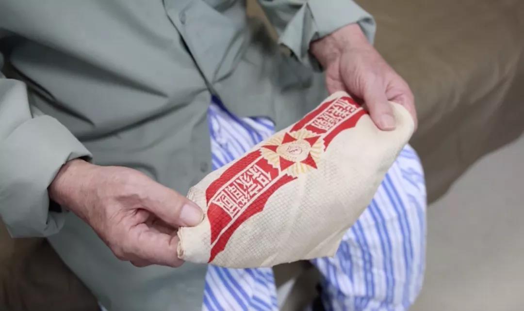 搪瓷缸、军大衣……病房变“营房” 只为唤醒他们的记忆