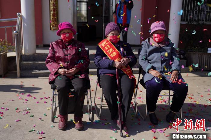 93岁抗战女兵回昆探亲偿夙愿