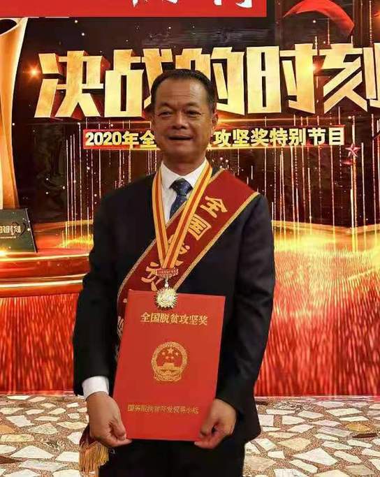 “橄榄绿”转赴“新战场”，黄沙地里“闯”出绿色扶贫路