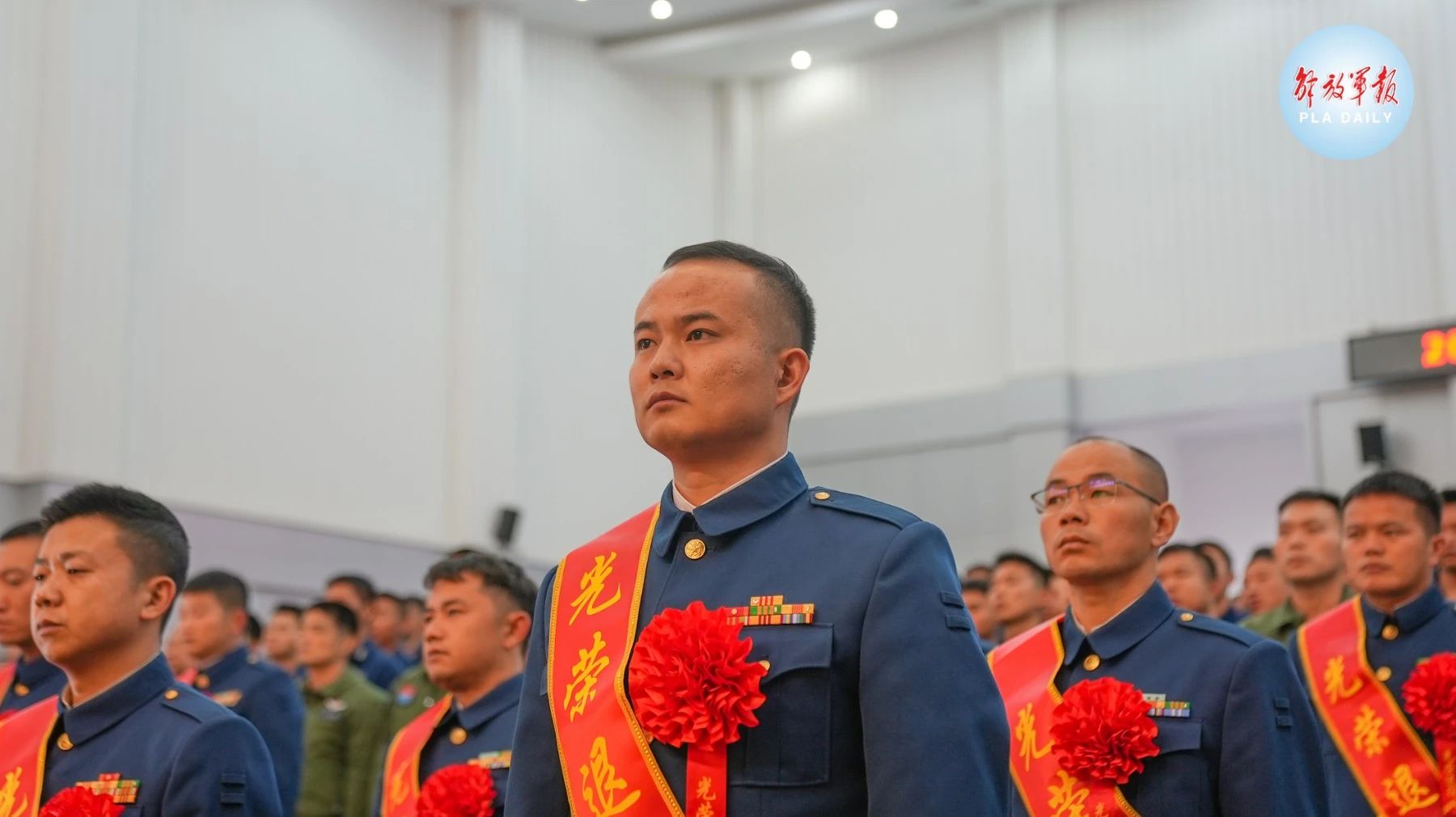 “今天，我退役了……”挥泪告别，他们踏上新征程