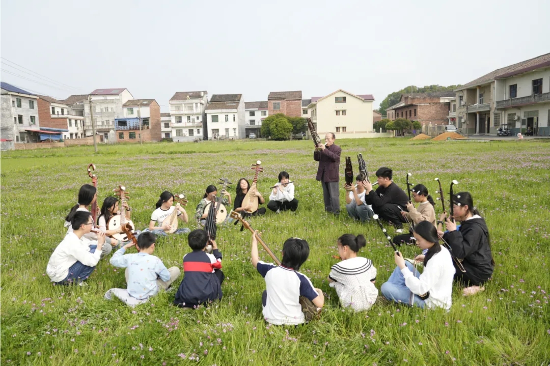（退役军人先进典型）人民日报：李舒尤9年来免费教乡村儿童学民乐