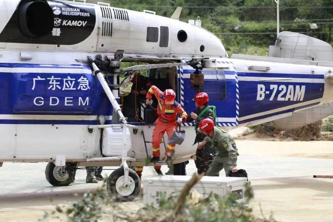 “纯粹救援者”的军人烙印