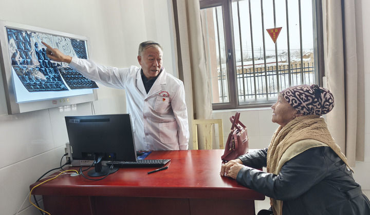 行医边疆爱无疆——记坚守深山牧区37载的“健康守护人”李琳