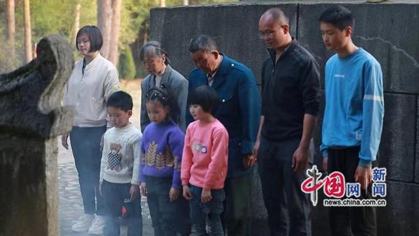 放弃万元月薪回乡守墓！四代人90年接力兑现“世代铭记红军恩”誓言